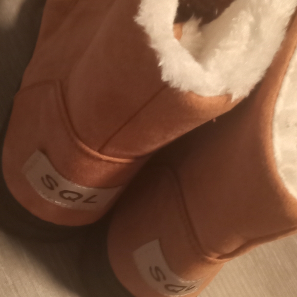Women's SQL Faux Suede Winter Boot Size 6 - Picture 2 of 3